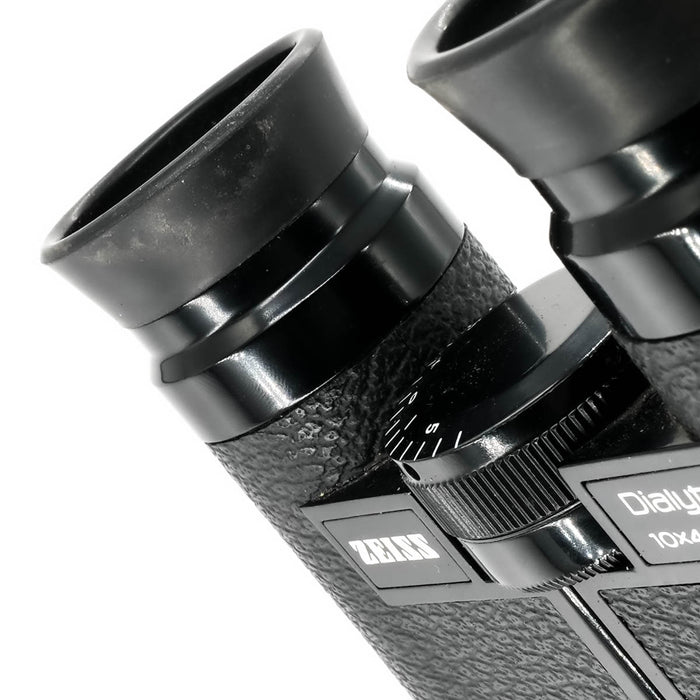 Pre-Owned Zeiss Dialyt 10x40B binoculars complete with leather pouch - SWO2H79
